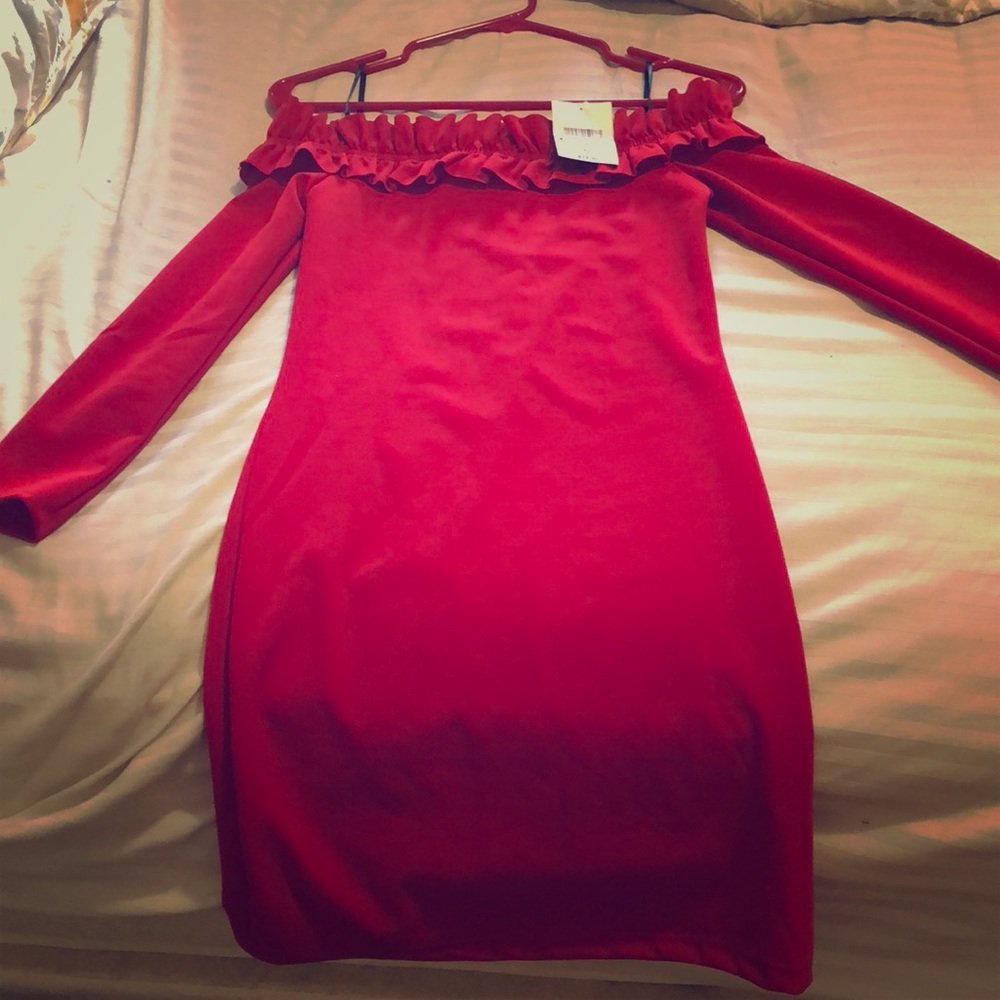 Red Dress, Fitted, Off Shoulder